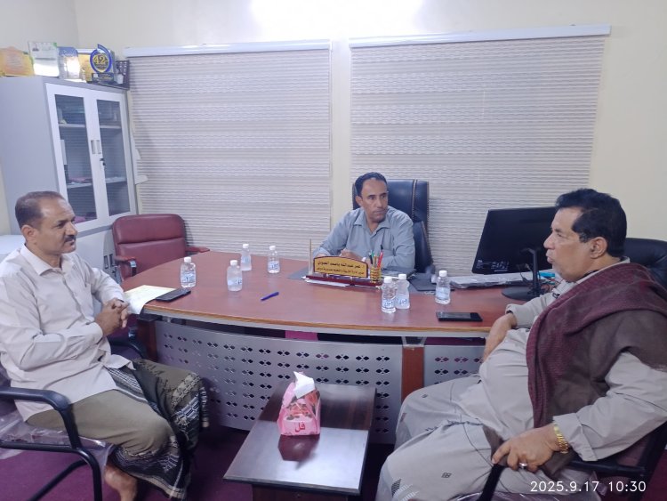 مدير تربية دوعن يبحث مع وكيل الشيخ بقشان سُبل تعزيز التعليم في المديرية