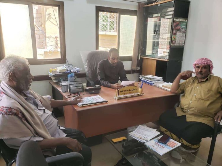 انتقالي تريم يناقش مع مكتب الزراعة والري بالمديرية التدابير اللازمة لمواجهة السيول
