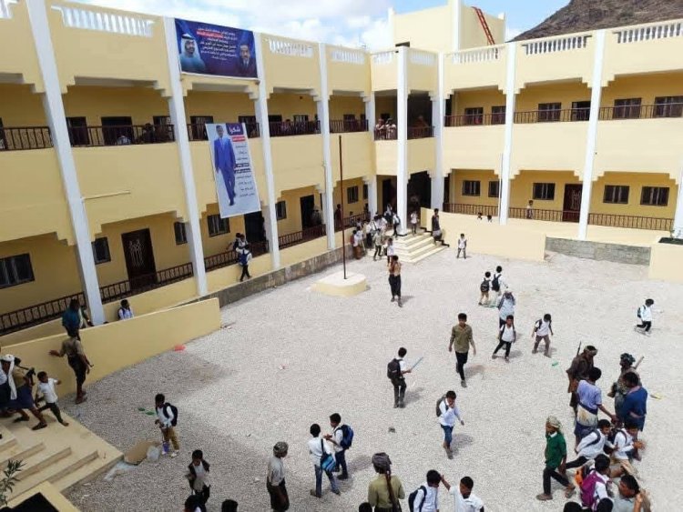 بتمويل إماراتي ..افتتاح مدرسة الحنك النموذجية للبنات بمحافظة شبوة