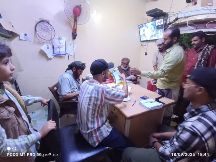 هيئة الخليج وعدن للتنمية تدشن صرف مساعدات نقدية لـ800 أسرة محتاجة بيافع