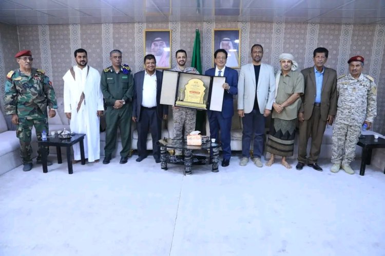 محافظ المهرة يكرم قائد قوات التحالف تقديرا لجهوده خلال الفترة الماضية