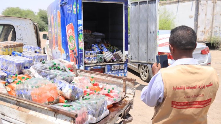 السلطة المحلية بدارسعد تحجتز كمية كبيره من المشروبات الغازية منتهية الصلاحية