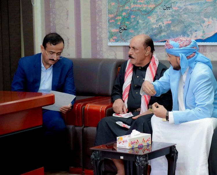 محافظ شبوة يؤكد على ضرورة حماية الثروة السمكية وإيقاف التجريف والصيد الجائر .