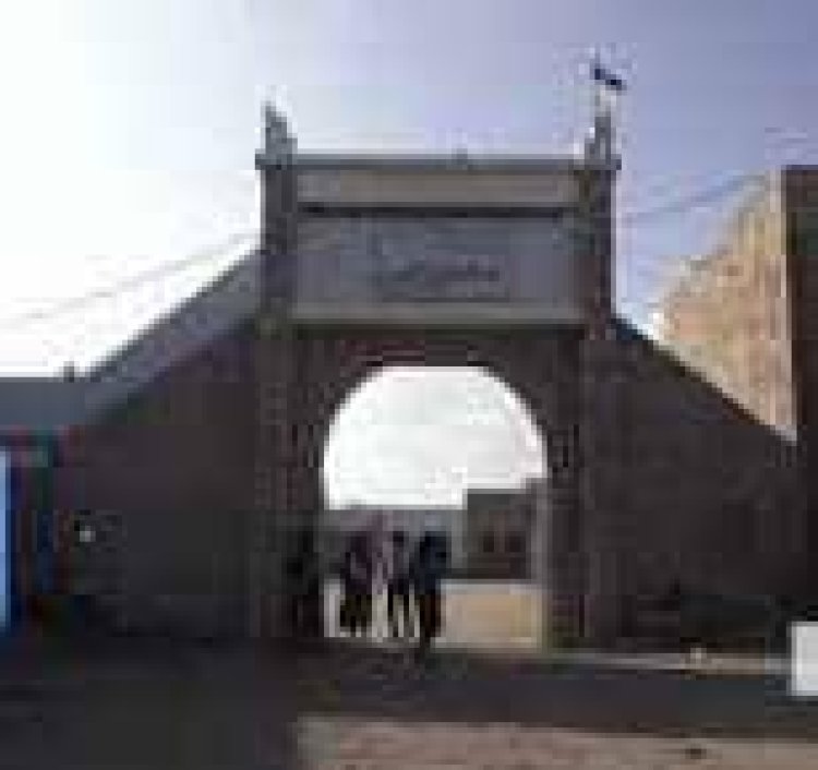 حادث مروري مروع شرق أحور يودي بحياة امرأتين ويصيب خمسة آخرين