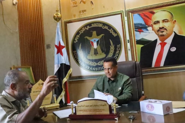 رئيس تنفيذية انتقالي لحج يبحث مع مدير إدارة الصحة والسلامة تعزيز بيئة عمل آمنة في المصانع والمنشآت بالمحافظة