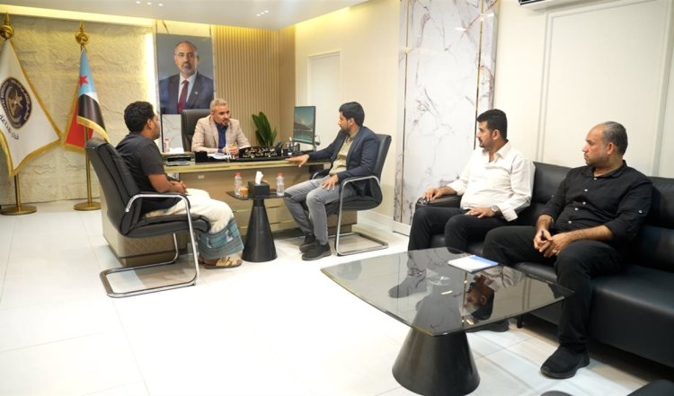 رئيس هيئة الإعلام والثقافة يبحث مع مركز اللغة المهرية آفاق التعاون المشترك