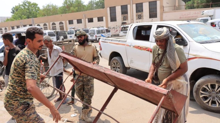 حملة واسعة لرفع المركبات المتهالكة وإزالة العوائق والتعديات على الشوارع العامة والرئيسية بدارسعد