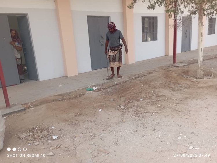 صندوق النظافة بأحور ينفذ حملة لإزالة المخلفات من حرم مجمع الزهراء