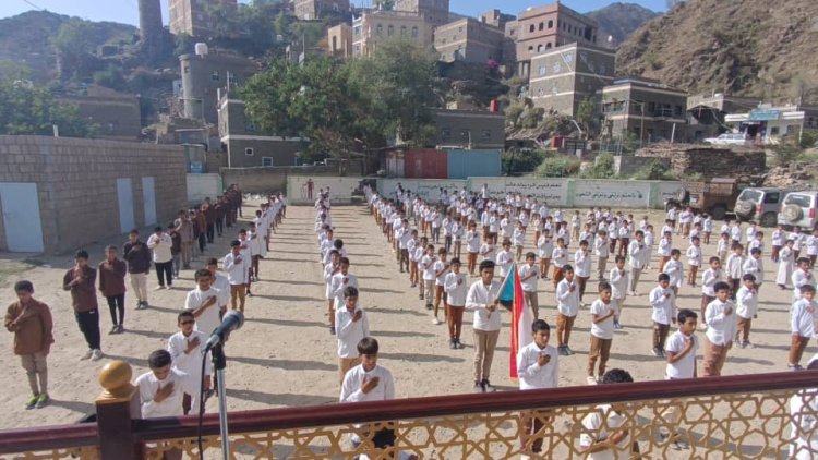 انتقالي رصد يجدد رفع أعلام الجنوب وأداء النشيد الوطني في مدارس المديرية