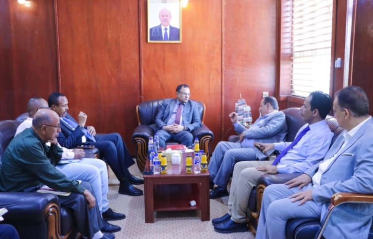 وزير الزراعة السقطري يبحث مع السفير الصومالي آفاق التعاون المشترك في مجالات الزراعة والأسماك