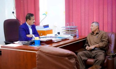 المحافظ بن الوزير يؤكد أن مشروع الصرف الصحي لمدينة عتق أولوية استراتيجية للسلطة المحلية