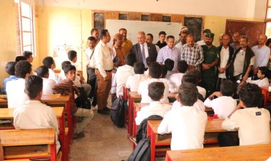 فريق التوجيه والرقابة الرئاسي والحالمي يتفقدان سير العملية التعليمية في  مجمع حالمين التربوي