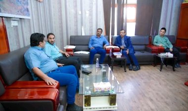 المحافظ بن الوزير يطلع على سير أعمال إنارة المدخل الغربي ومسارات شارع وادي الحاضنة بمدينة عتق