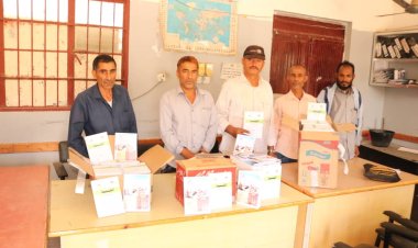 انتقالي حالمين يسلم إدارة التربية في المديرية كتباً مدرسية دعماً للعملية التعليمية