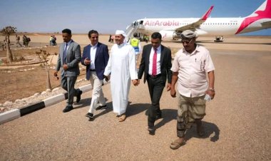 المحافظ الثقلي يصل سقطرى بعد زيارة عمل خارجية