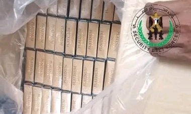 قوات الحزام الأمني بلحج تضبط كمية كبيرة من السجائر المهربة في نقطة الحسيني