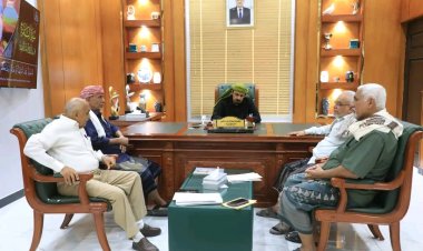 محافظ حضرموت يناقش مع الكتلة النيابية أوضاع المحافظة ومتطلبات تحسين الخدمات العامة