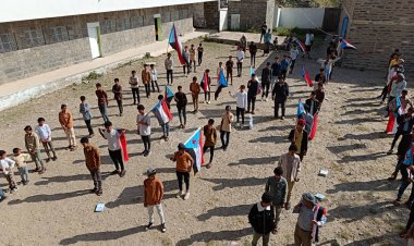 في أجواء وطنية وتربوية مميزة.. ثانوية العمري تكرّم المتفوقين وتحتفي بذكرى الثورة