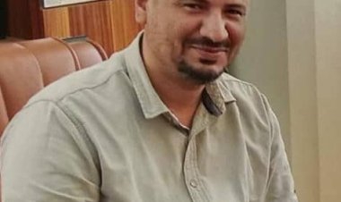 عمال وموظفو الأثاث والتجهيزات يهنئون مديرهم العام بذكرى ثورة 14 أكتوبر