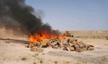 الجهات الأمنية في المهرة تتلف كميات من الأدوية المهربة والمخدرات والخمور بحضور النيابة