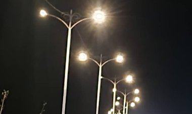 استكمال أعمال صيانة وتحسين إنارة المدخل الشرقي لمدينة الحامي ضمن حملة مكتب الأشغال بالشحر