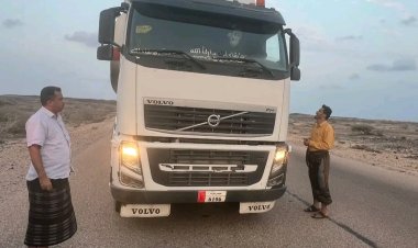 قيادة كهرباء عدن تشرف على تحرك ناقلات النفط الخام من منطقة أحور عقب نجاح وساطة لرفع القطاع