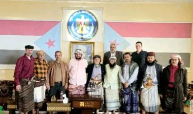 العميد الوالي يزور الشيخ عبدالرب النقيب للاطمئنان على صحته ويثمن مواقفه الوطنية