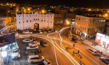 مكتب الأشغال بالشحر يباشر تحقيقاً ميدانياً لمعرفة مصدر الروائح غير المعتادة في المدينة