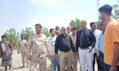 محافظ لحج ومدير عام تبن يتفقدان سير العمل في الحديقة الكبرى بالمحلة