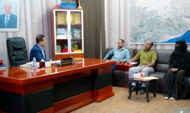 محافظ شبوة يؤكد أهمية تعزيز التعاون والتنسيق مع المنظمات والجهات المانحة