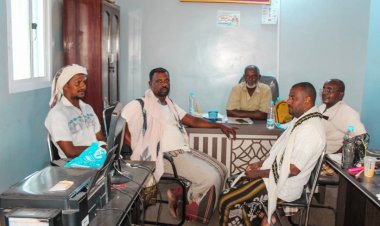 مدير هيئة المصائد في بروم ميفع يناقش مع المجلس الاداري لجمعية صيادي الحسي عدد من القضايا والمستجدات