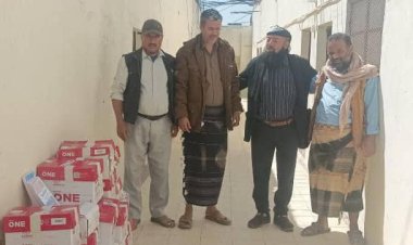 انتقالي يافع لبعوس يسلم إدارة مكتب التربية والتعليم بالمديرية كتب مدرسية دعماً للتعليم