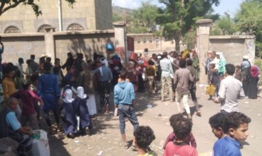 تعز اليمنية | أطفال يسقطون برصاص مسلحين في مدرسة...