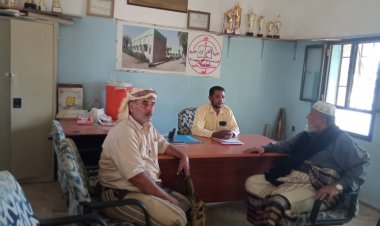 الباهزي يزور ثانوية الفاروق ويناقش تنفيذ برامج ومسابقات توعوية وثقافية