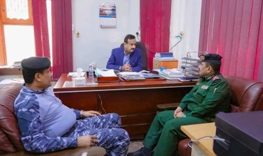 تقديرًا لأمانته ونزاهته.. محافظ شبوة يكرّم جندي شرطة الدوريات وأمن الطرق