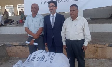 برعاية الوزير السقطري.. هيئة مصائد خليج عدن تدشّن توزيع شباك مع مستلزماتها لـ 40 صياداً في عدن