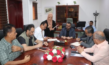 وزير الأشغال يشهد توقيع عقد الرعاية الصحية لموظفي صندوق صيانة الطرق والجسور وأسرهم بعدن