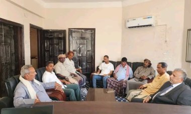 فريق التوجيه والرقابة الرئاسي وقيادة انتقالي المهرة يزوران الجهاز المركزي للإحصاء بالمحافظة