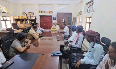 محافظ سقطرى يترأس اجتماعاً بوكالات السياحة لبحث تنظيم العمل وتطوير القطاع السياحي