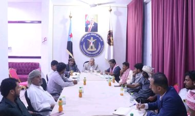 فريق التوجيه والرقابة الرئاسي يلتقي بممثلي منظمات المجتمع المدني في المهرة