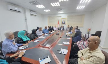 الأكاديمية العسكرية العليا بعدن تناقش رسالة ماجستير حول استخدام الوسائل الحديثة في الاستطلاع المدفعي