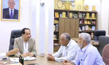 وزير الشباب والرياضة يلتقي رئيس اللجنة المجتمعية لمشروع ترميم ملعب البيتي بجعار