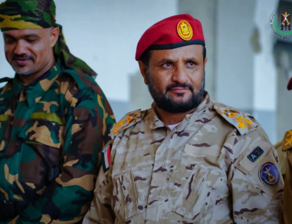 العميد نبيل المشوشي يعزي في وفاة  الشيخ عبد العزيز سريب بن طالب