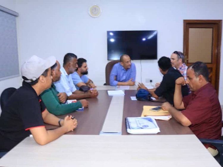 باخبيرة يناقش مع اوكسفام تقييم مشروع تأهيل محطة صرف صحي وتنفيذ مشاريع جديدة في خورمكسر