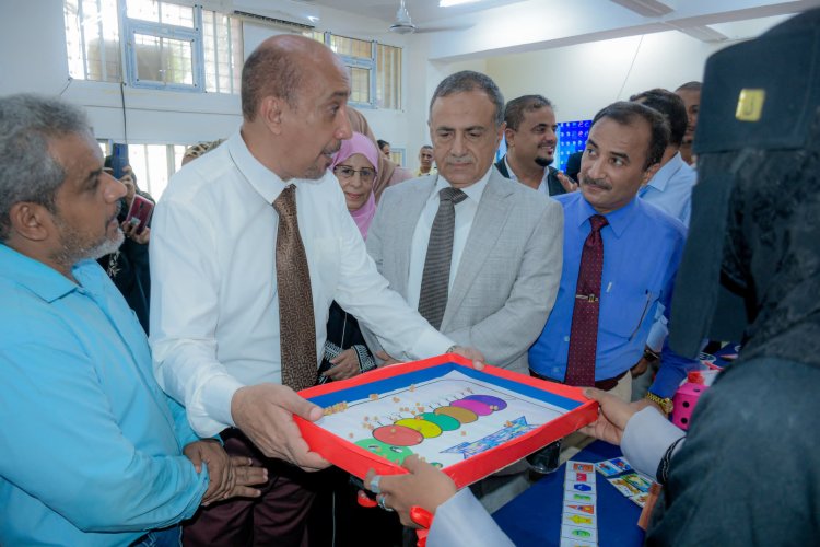 لصور يتفقد ختام البرنامج التدريبي لإعداد وتصميم الألعاب التعليمية بكلية التربية