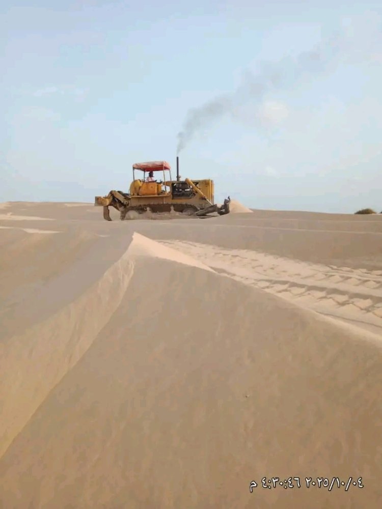 تحسين وصيانة طريق النقبة – بئر علي في شبوة لضمان استمرارية الحركة المرورية