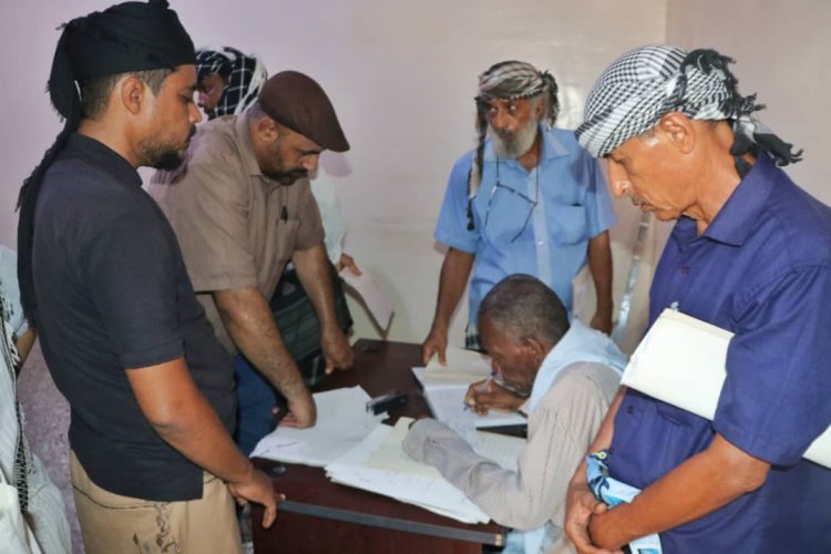 للأسبوع الرابع تواصل هيئة الأراضي بأبين استقبال ملفات المواطنين في مخططات العلم