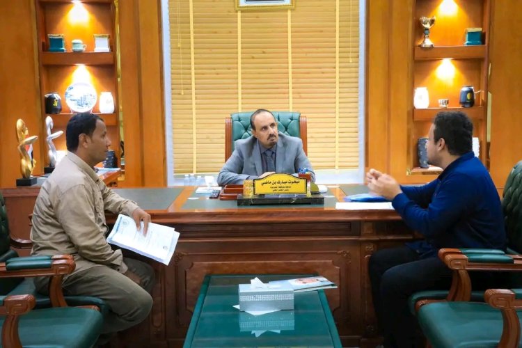 محافظ حضرموت يناقش خطة تطوير مركز الإنذار المبكر لتعزيز قدراته في مواجهة الكوارث والمخاطر المناخية