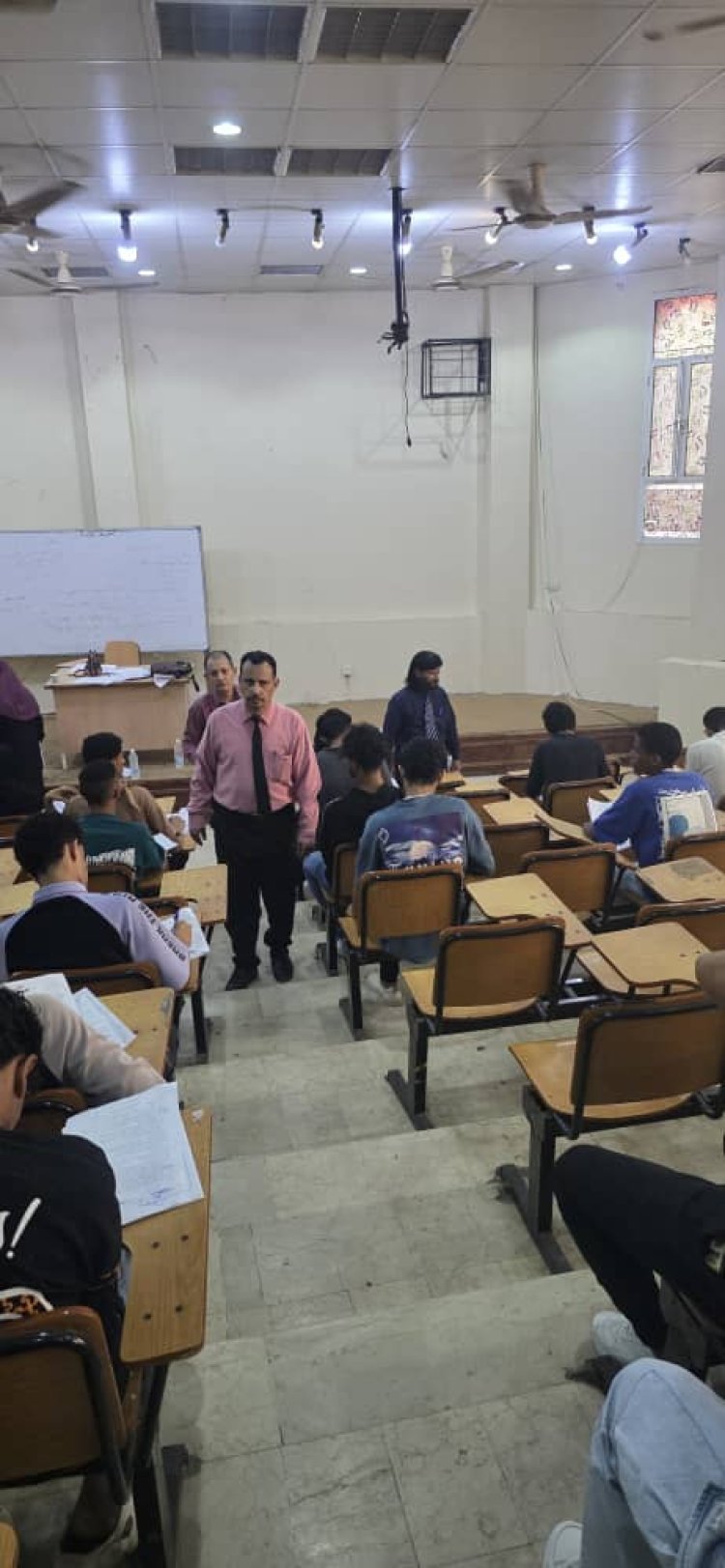 كلية العلوم الإدارية بجامعة عدن تبدأ امتحانات الدور الثاني للفصل الدراسي الثاني للعام 2024 - 2025م