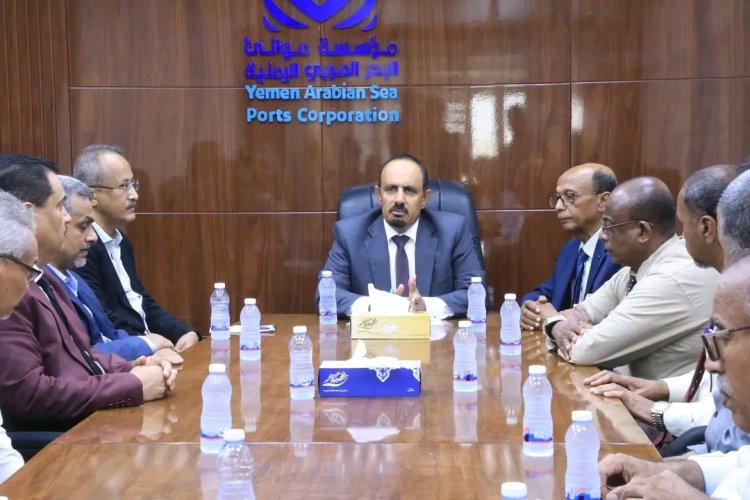 محافظ حضرموت يعقد اجتماعًا لمجلس إدارة مؤسسة موانئ البحر العربي ويطلع على سير العمل بميناء المكلا ويشدد على توسعة الميناء بما يواكب الحركة الملاحية والتجارية